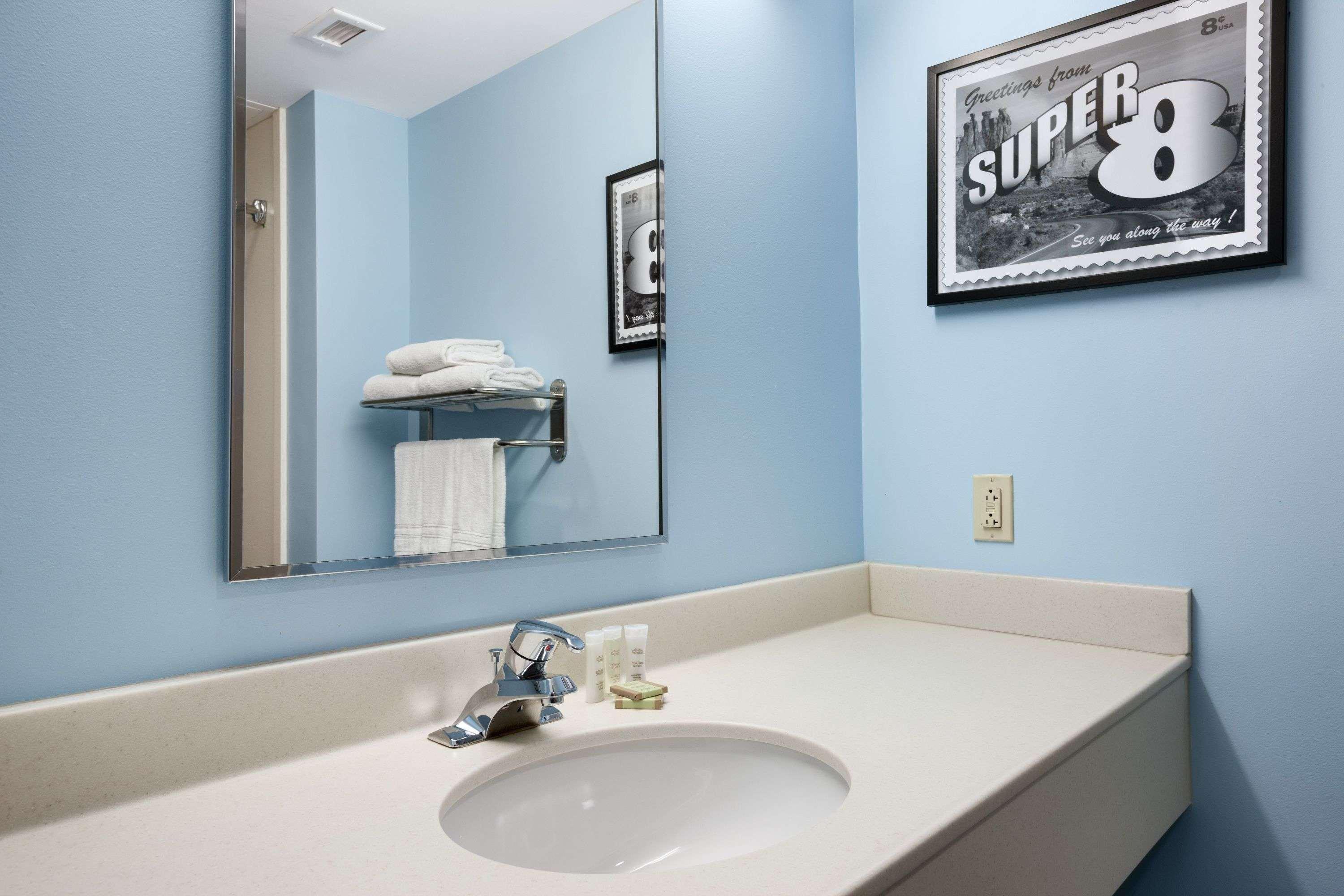 Super 8 By Wyndham Pennsville/Wilmington Exteriör bild